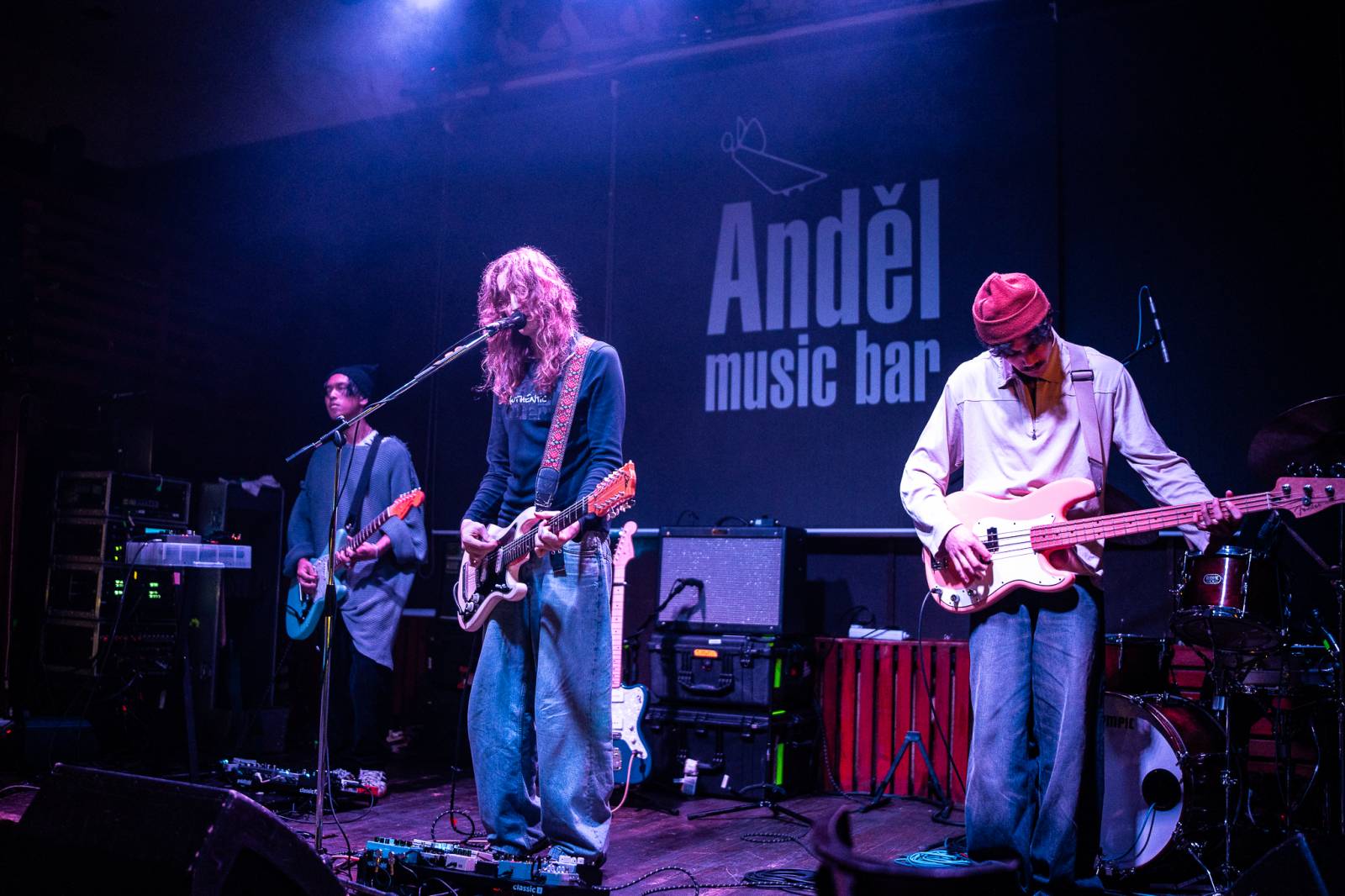 Rok 2023 objektivem fotografů | Jana Braunová si zase užívá focení. Její hledáček si našel SKYND, Kosheen, Cocotte Minute, Vojtu Dyka i Monkey Business