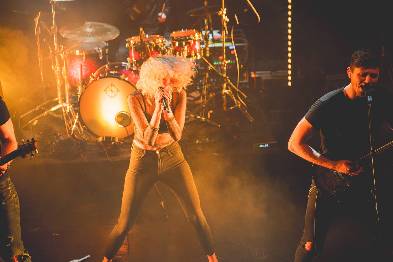 Rok 2023 objektivem fotografů | Jana Braunová si zase užívá focení. Její hledáček si našel SKYND, Kosheen, Cocotte Minute, Vojtu Dyka i Monkey Business