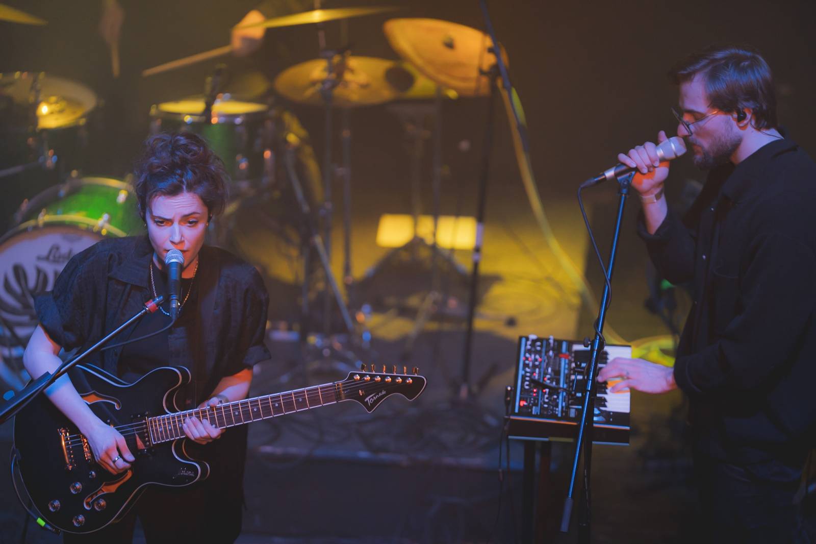 Rok 2023 objektivem fotografů | Jana Braunová si zase užívá focení. Její hledáček si našel SKYND, Kosheen, Cocotte Minute, Vojtu Dyka i Monkey Business