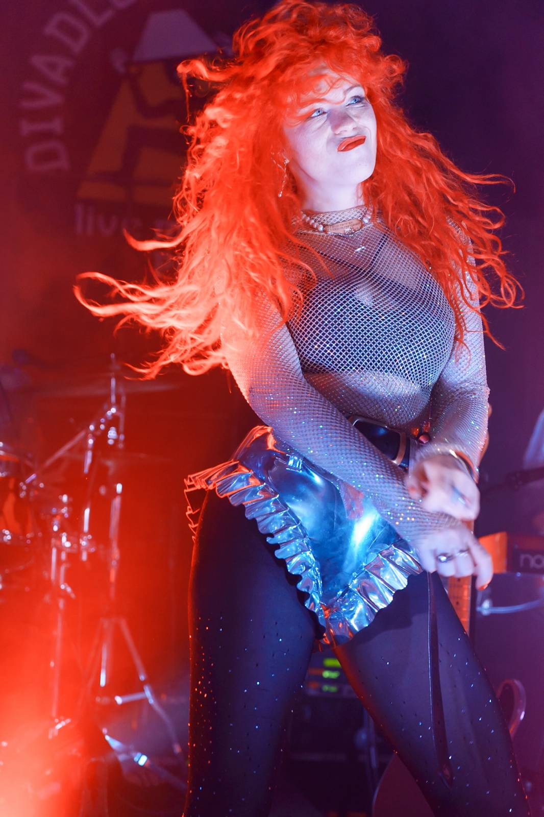 Rok 2023 objektivem fotografů | Jana Braunová si zase užívá focení. Její hledáček si našel SKYND, Kosheen, Cocotte Minute, Vojtu Dyka i Monkey Business