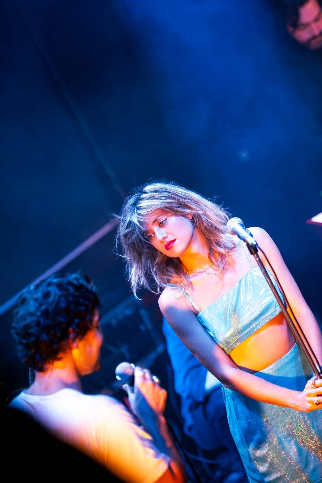 Rok 2023 objektivem fotografů | Jana Braunová si zase užívá focení. Její hledáček si našel SKYND, Kosheen, Cocotte Minute, Vojtu Dyka i Monkey Business