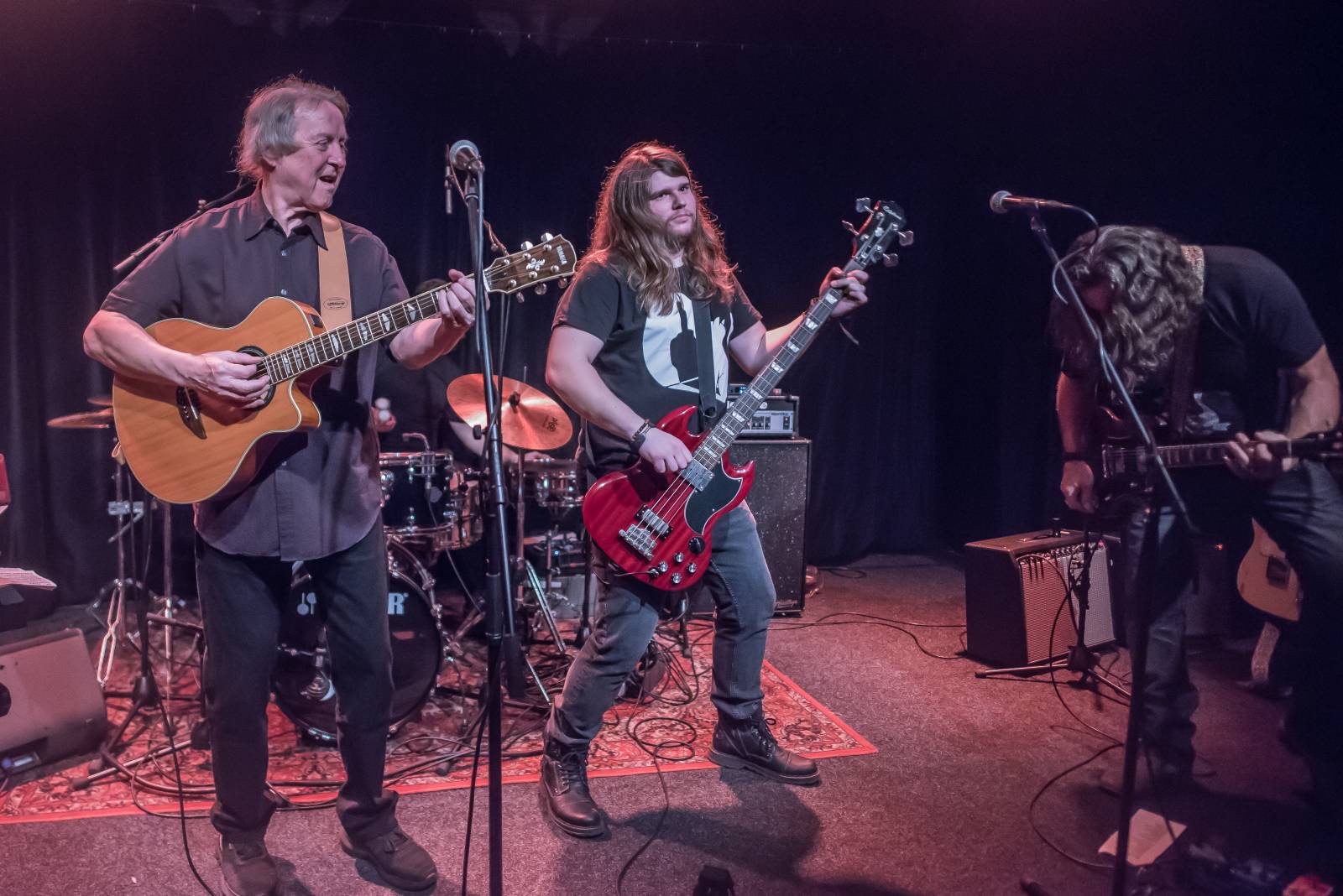 Luboš Pospíšil zakončil svůj koncertní rok v Malostranské besedě, připomněl 40 let od vydání debutového alba