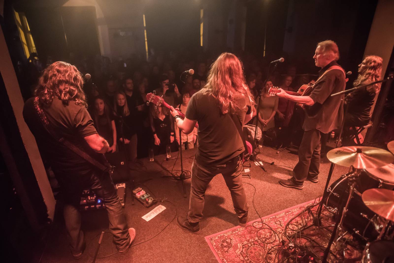 Luboš Pospíšil zakončil svůj koncertní rok v Malostranské besedě, připomněl 40 let od vydání debutového alba