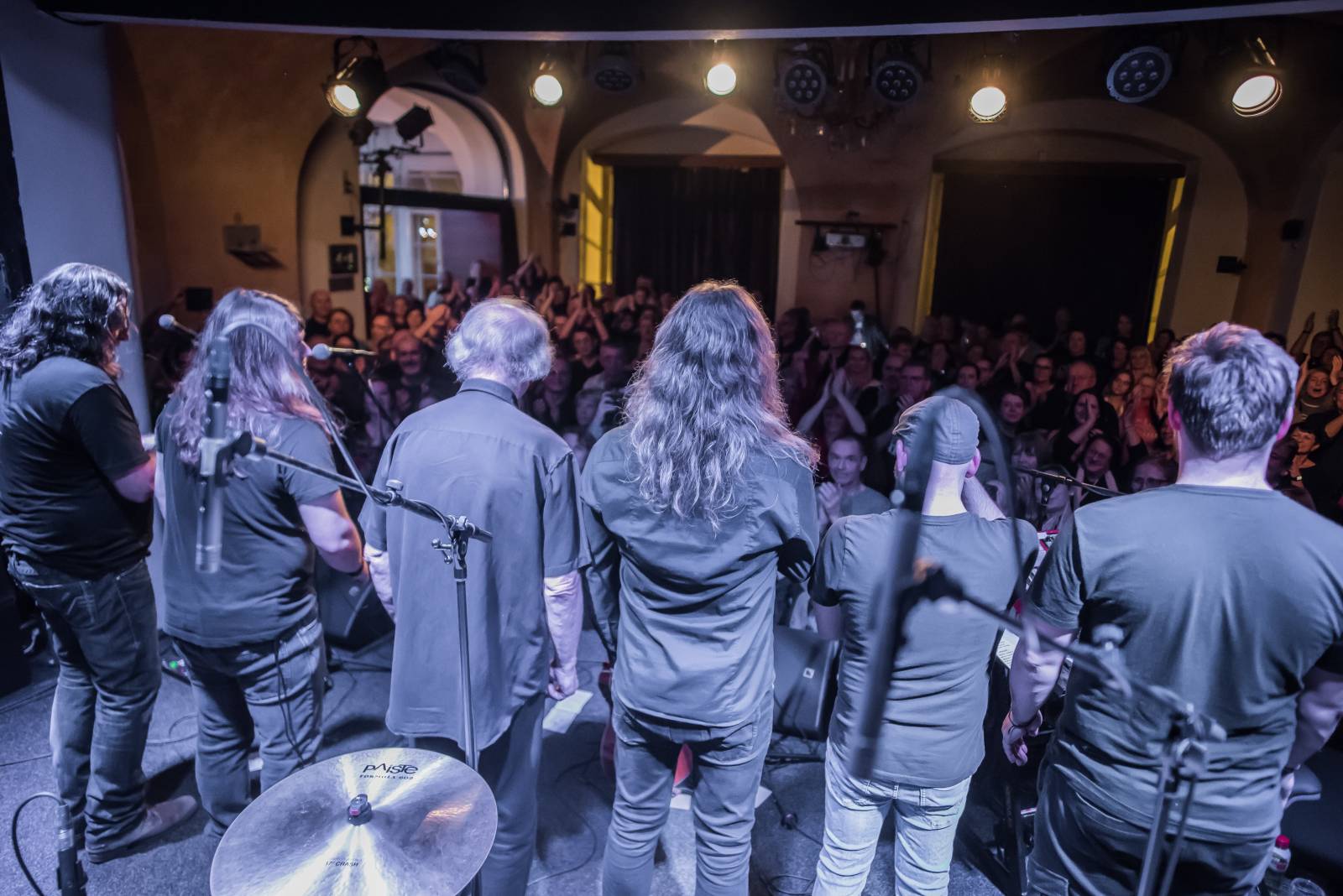 Luboš Pospíšil zakončil svůj koncertní rok v Malostranské besedě, připomněl 40 let od vydání debutového alba