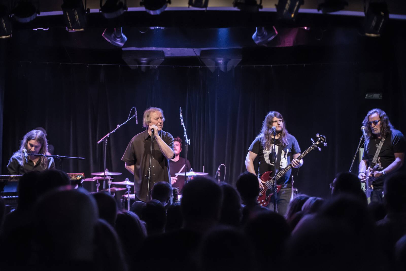 Luboš Pospíšil zakončil svůj koncertní rok v Malostranské besedě, připomněl 40 let od vydání debutového alba