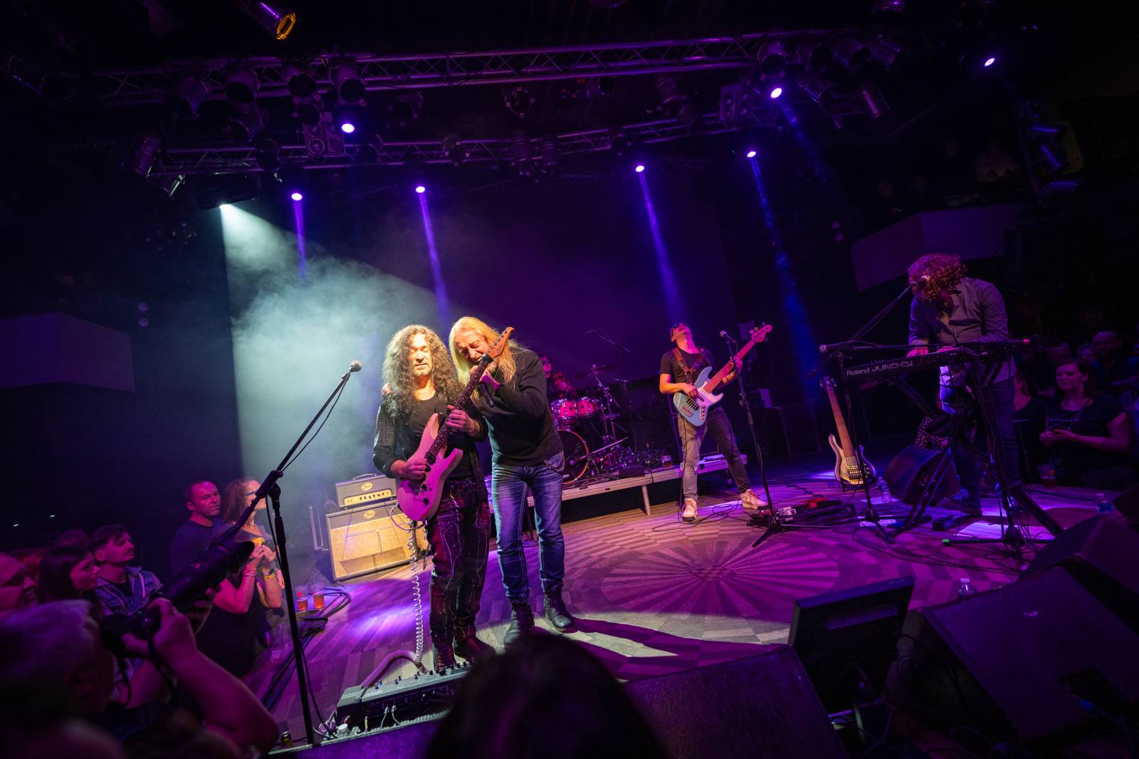 Kamil Střihavka pokračuje v tradici, na povánoční koncert si pozval Davida Kollera