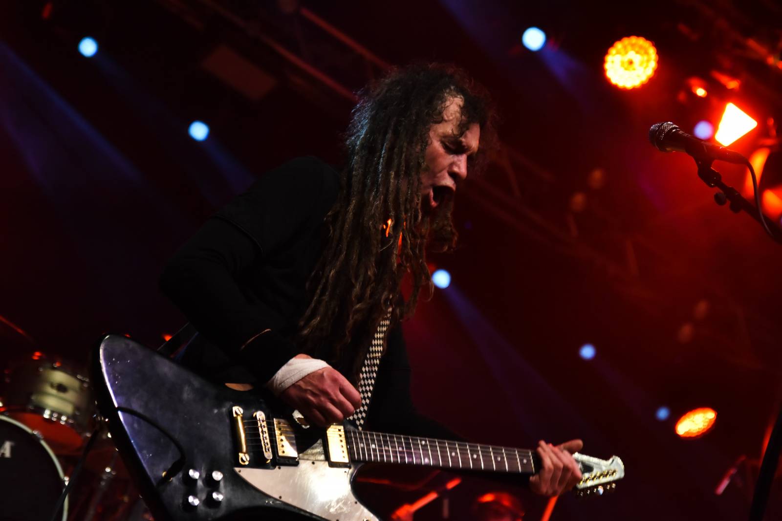 Krucipüsk v Plzni představil nové album, v Šeříkovce zatápěly pod kotlem i Kurtizány z 25. Avenue