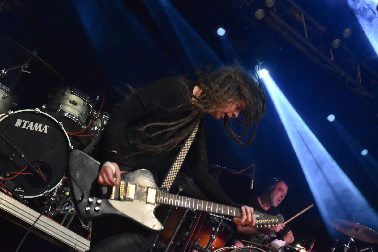 Krucipüsk v Plzni představil nové album, v Šeříkovce zatápěly pod kotlem i Kurtizány z 25. Avenue