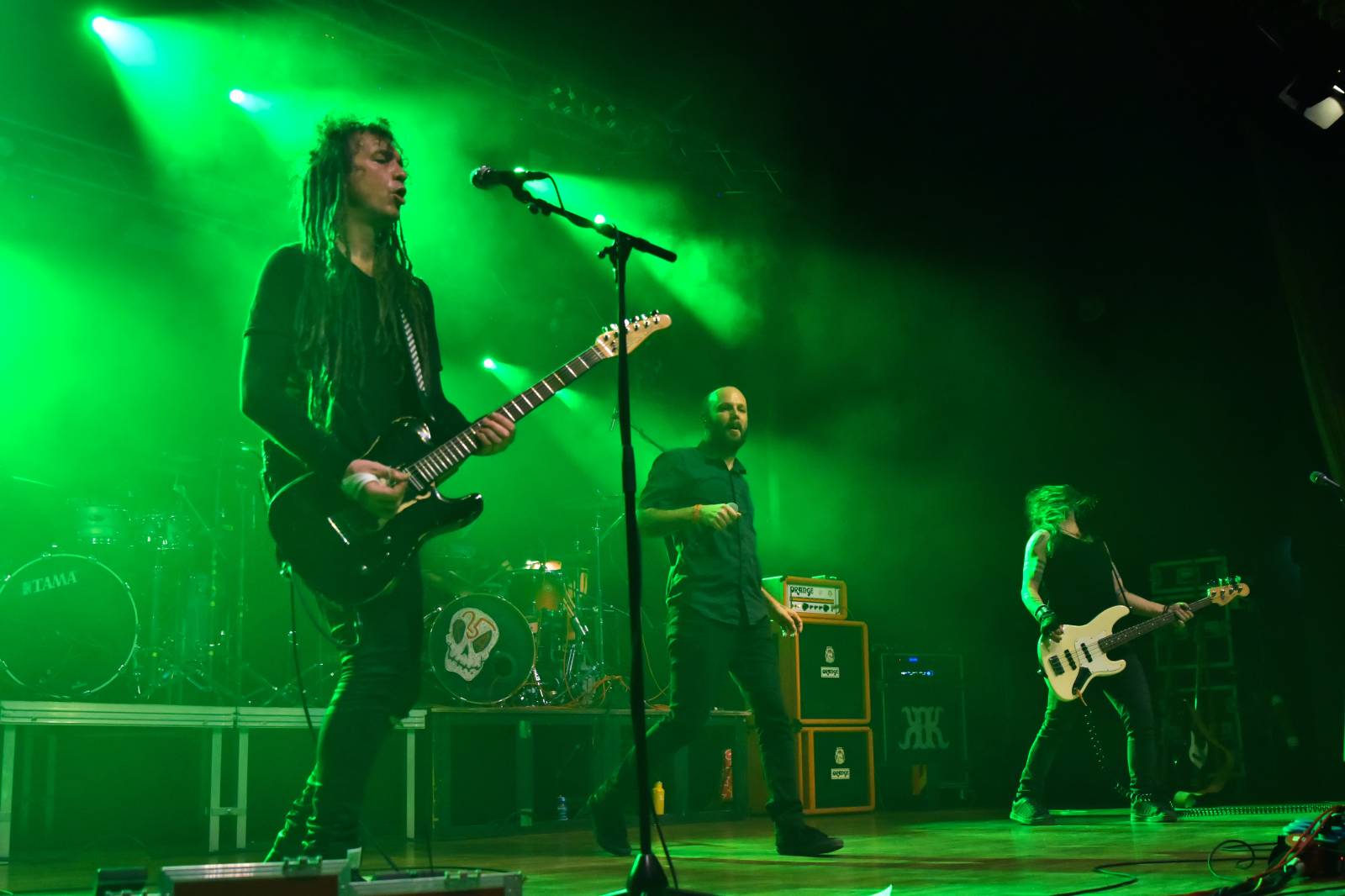 Krucipüsk v Plzni představil nové album, v Šeříkovce zatápěly pod kotlem i Kurtizány z 25. Avenue