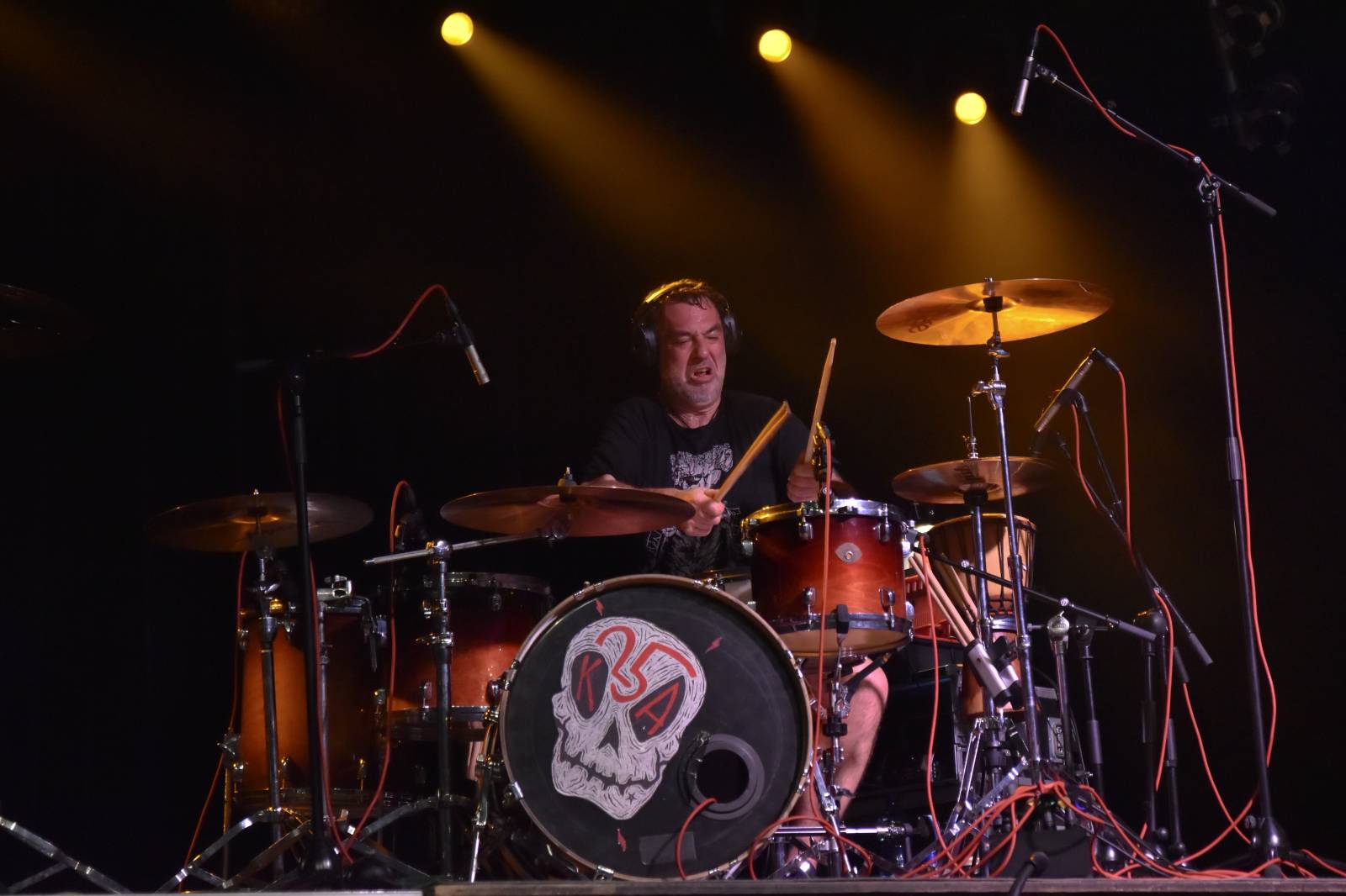 Krucipüsk v Plzni představil nové album, v Šeříkovce zatápěly pod kotlem i Kurtizány z 25. Avenue