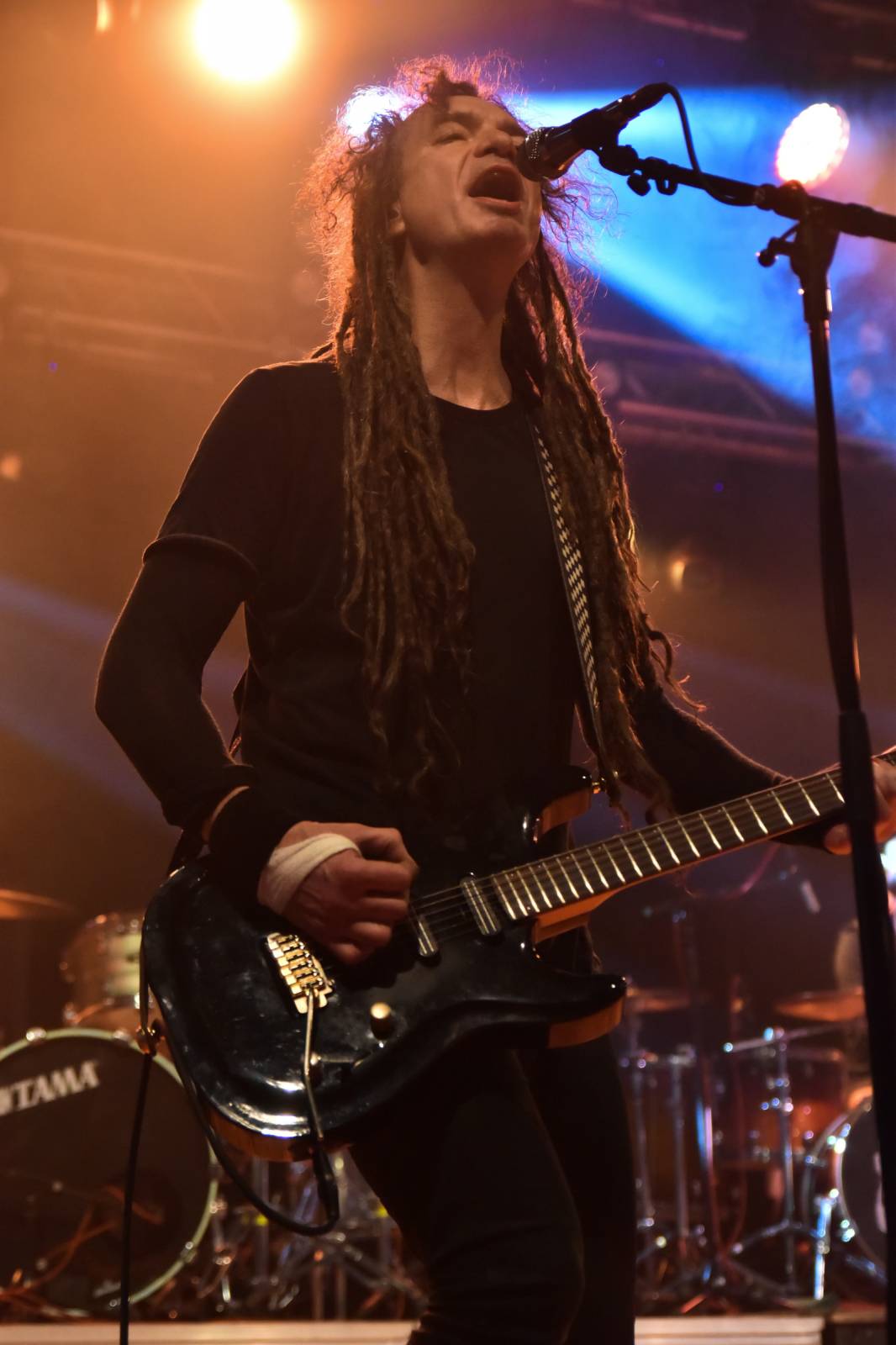 Krucipüsk v Plzni představil nové album, v Šeříkovce zatápěly pod kotlem i Kurtizány z 25. Avenue