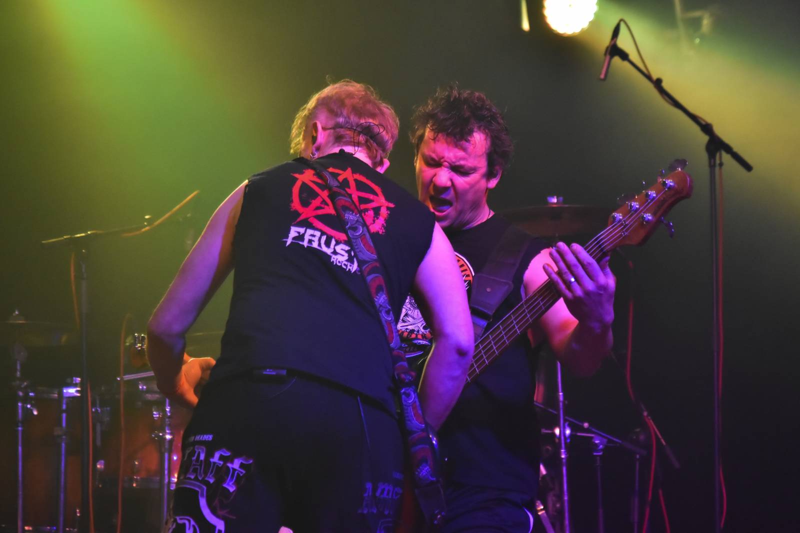 Krucipüsk v Plzni představil nové album, v Šeříkovce zatápěly pod kotlem i Kurtizány z 25. Avenue