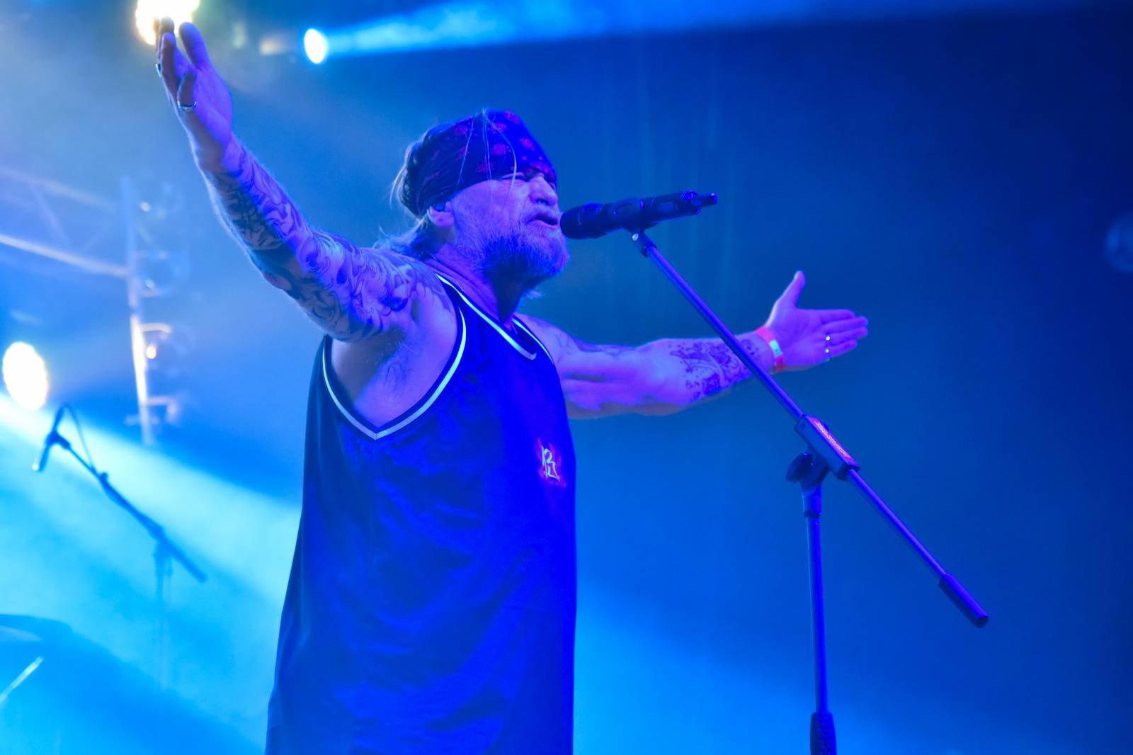 Krucipüsk v Plzni představil nové album, v Šeříkovce zatápěly pod kotlem i Kurtizány z 25. Avenue