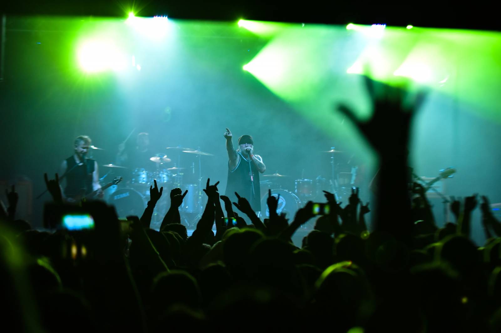 Krucipüsk v Plzni představil nové album, v Šeříkovce zatápěly pod kotlem i Kurtizány z 25. Avenue