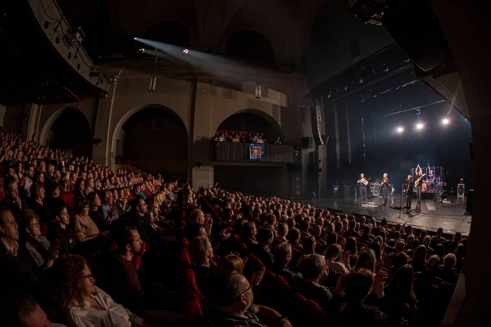 Nasazení Čechomoru ocenili návštěvníci Divadla Hybernia potleskem vestoje