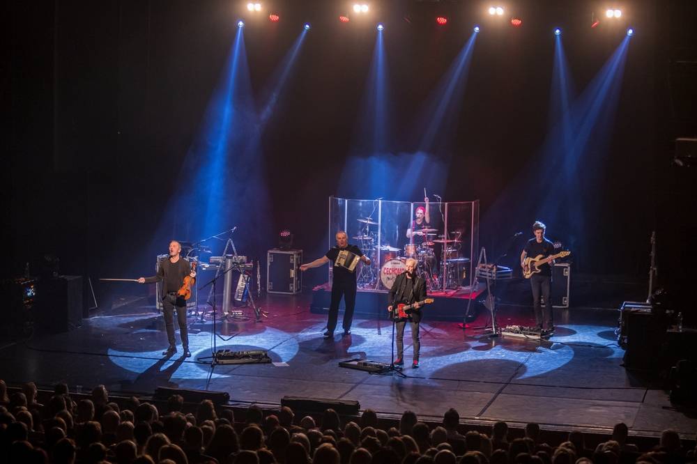 Nasazení Čechomoru ocenili návštěvníci Divadla Hybernia potleskem vestoje