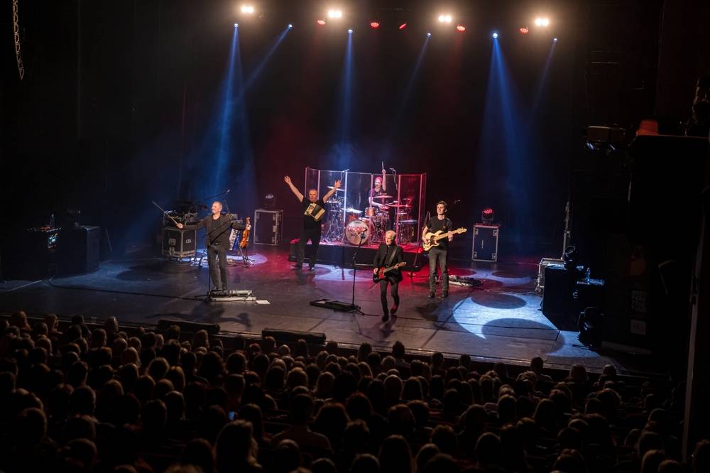 Nasazení Čechomoru ocenili návštěvníci Divadla Hybernia potleskem vestoje