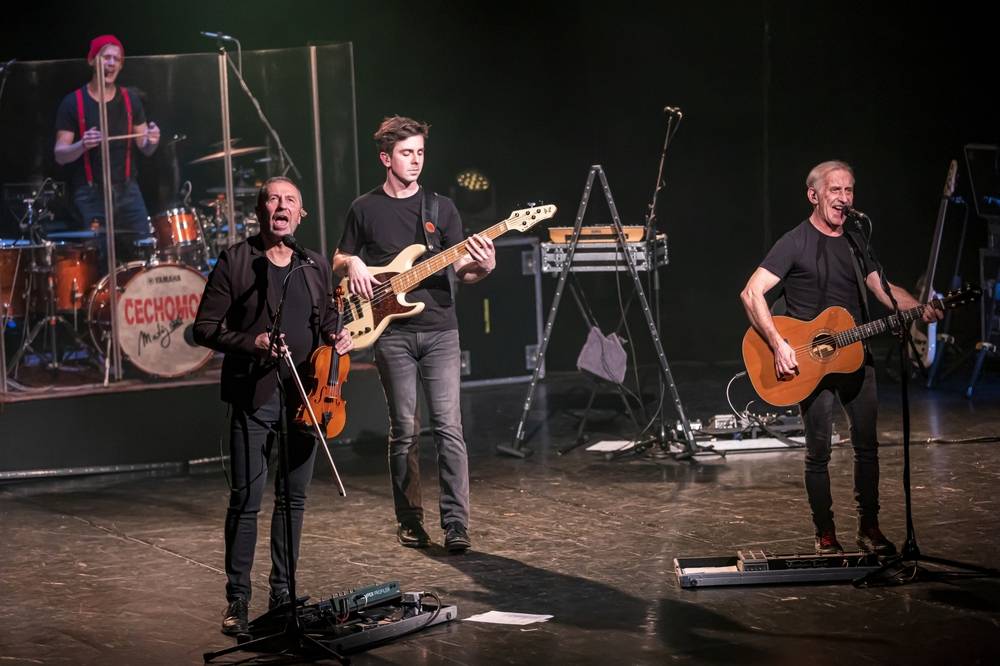 Nasazení Čechomoru ocenili návštěvníci Divadla Hybernia potleskem vestoje