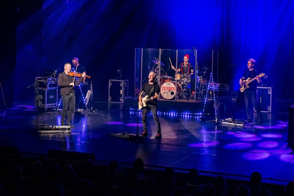 Nasazení Čechomoru ocenili návštěvníci Divadla Hybernia potleskem vestoje