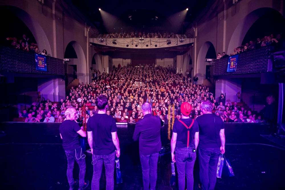 Nasazení Čechomoru ocenili návštěvníci Divadla Hybernia potleskem vestoje