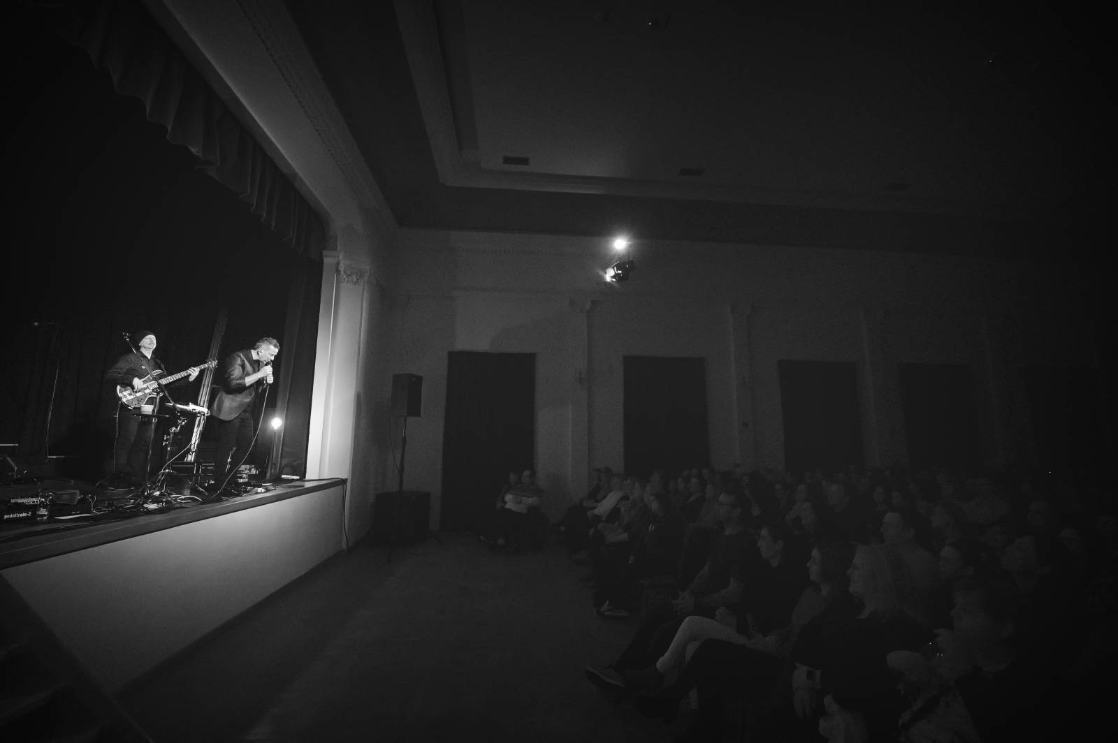 Petr Bende odehrál v Moravských Budějovicích charitativní koncert, zazpíval si s cimbálem i dětskými pěveckými sbory