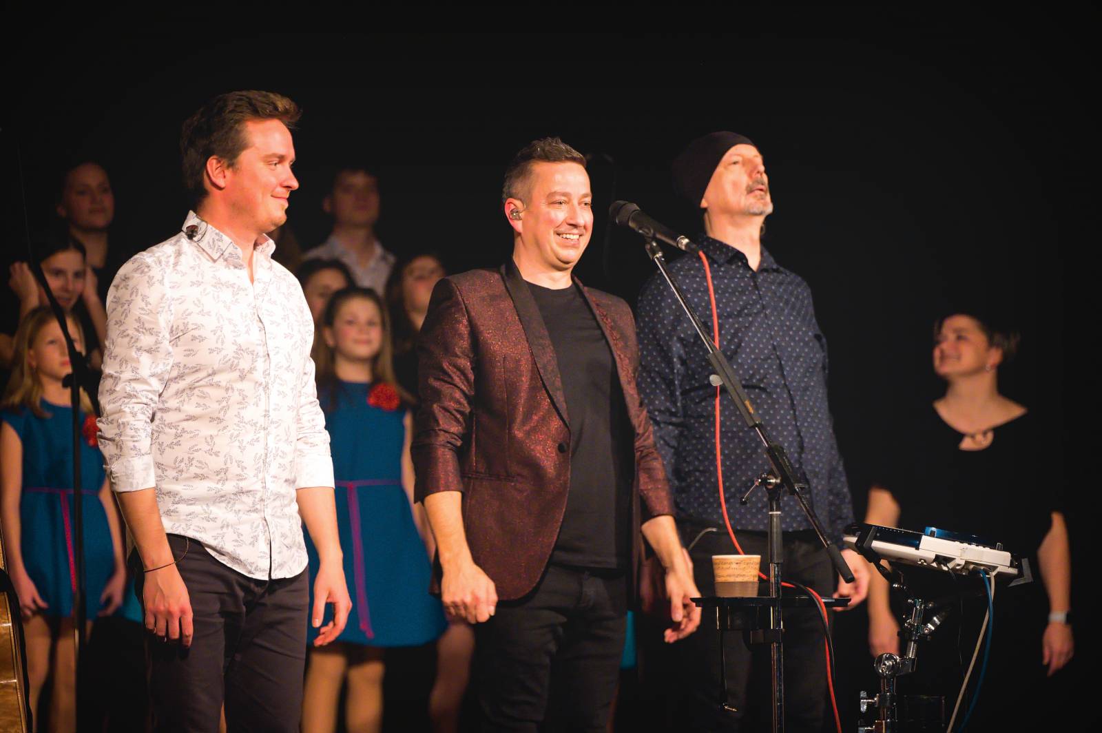 Petr Bende odehrál v Moravských Budějovicích charitativní koncert, zazpíval si s cimbálem i dětskými pěveckými sbory