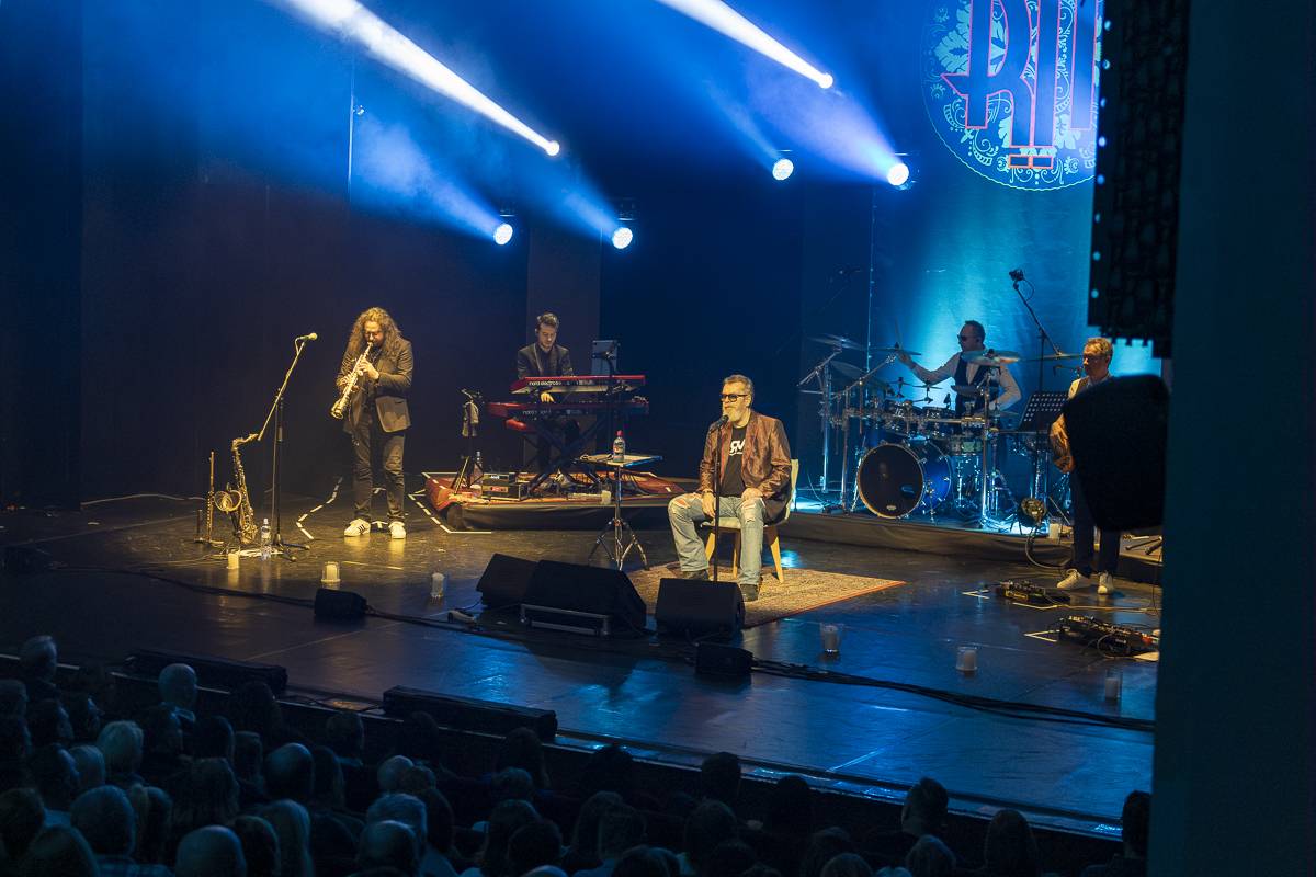  Richard Müller dokázal, že i vsedě se dá odehrát procítěný a strhující koncert