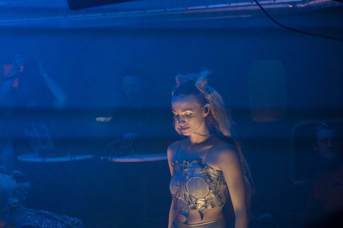 Palácem Akropolis se linula experimentální hudba, Josefina Dusk tam křtila album