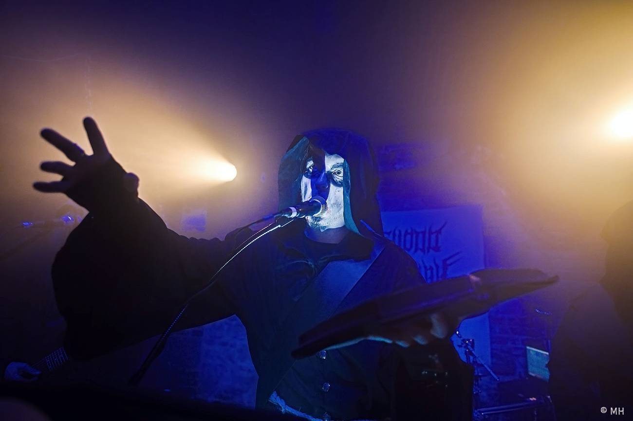 V Plzni se sjeli metalisté, Parlament Club hostil akci Suicide Therapy