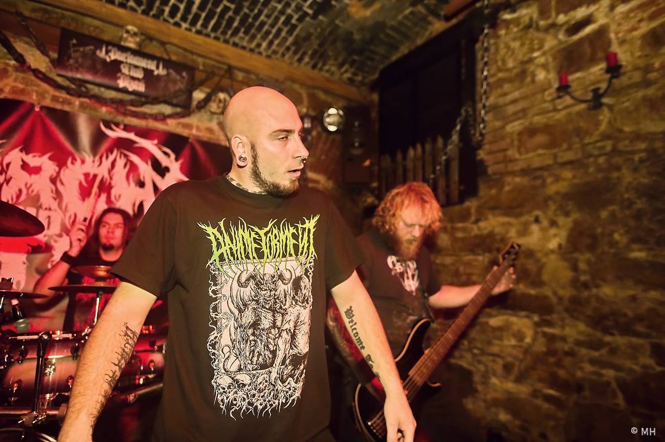 V Plzni se sjeli metalisté, Parlament Club hostil akci Suicide Therapy