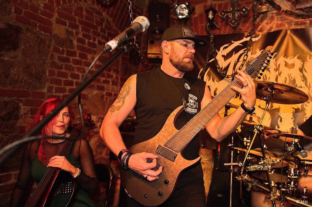 V Plzni se sjeli metalisté, Parlament Club hostil akci Suicide Therapy