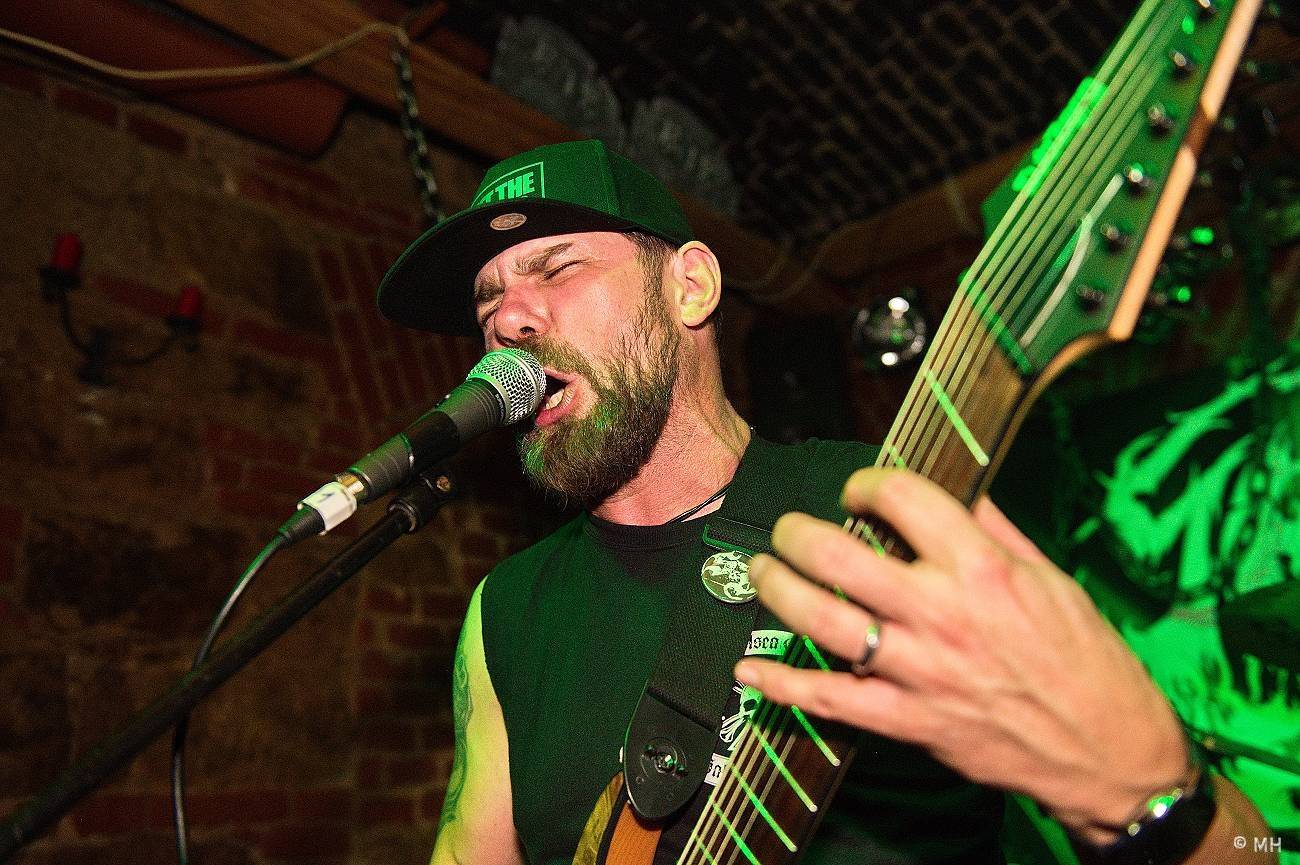 V Plzni se sjeli metalisté, Parlament Club hostil akci Suicide Therapy