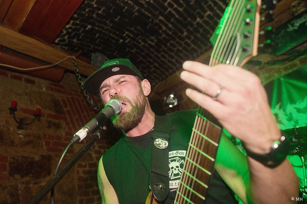 V Plzni se sjeli metalisté, Parlament Club hostil akci Suicide Therapy