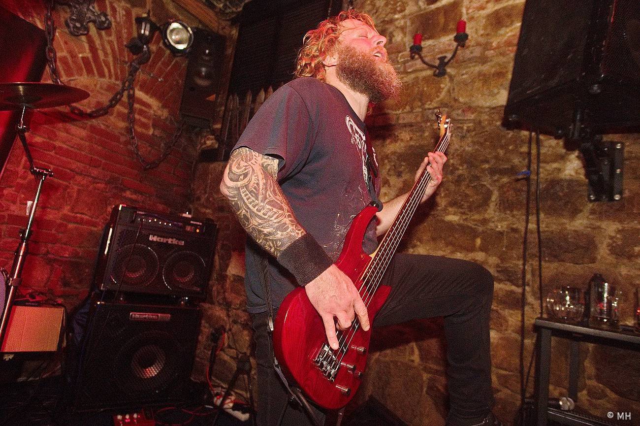 V Plzni se sjeli metalisté, Parlament Club hostil akci Suicide Therapy