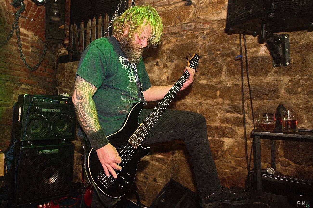 V Plzni se sjeli metalisté, Parlament Club hostil akci Suicide Therapy