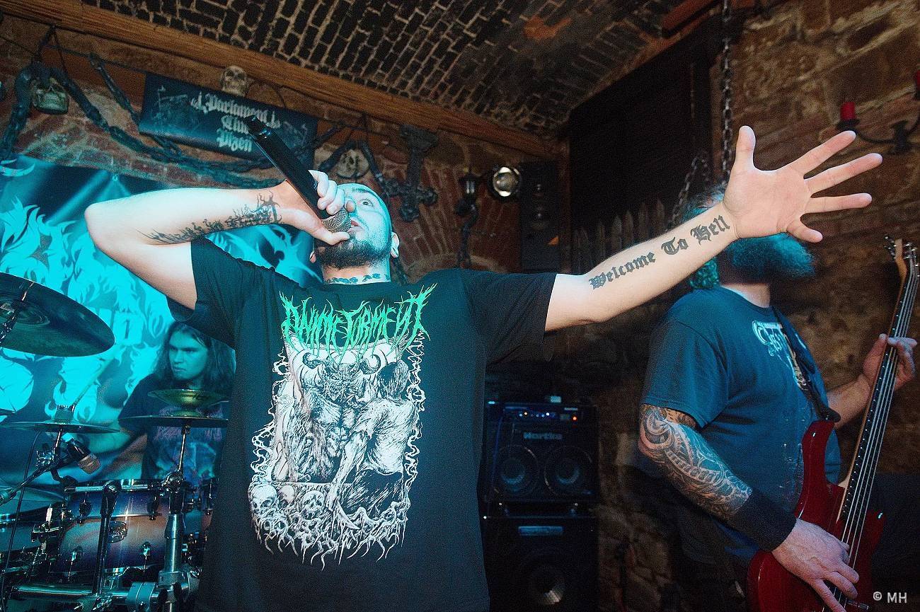 V Plzni se sjeli metalisté, Parlament Club hostil akci Suicide Therapy