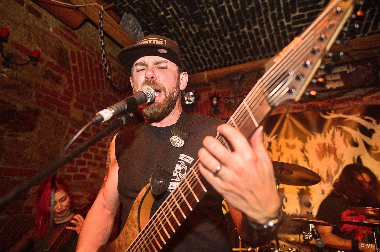 V Plzni se sjeli metalisté, Parlament Club hostil akci Suicide Therapy