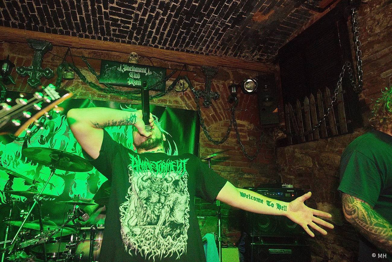 V Plzni se sjeli metalisté, Parlament Club hostil akci Suicide Therapy