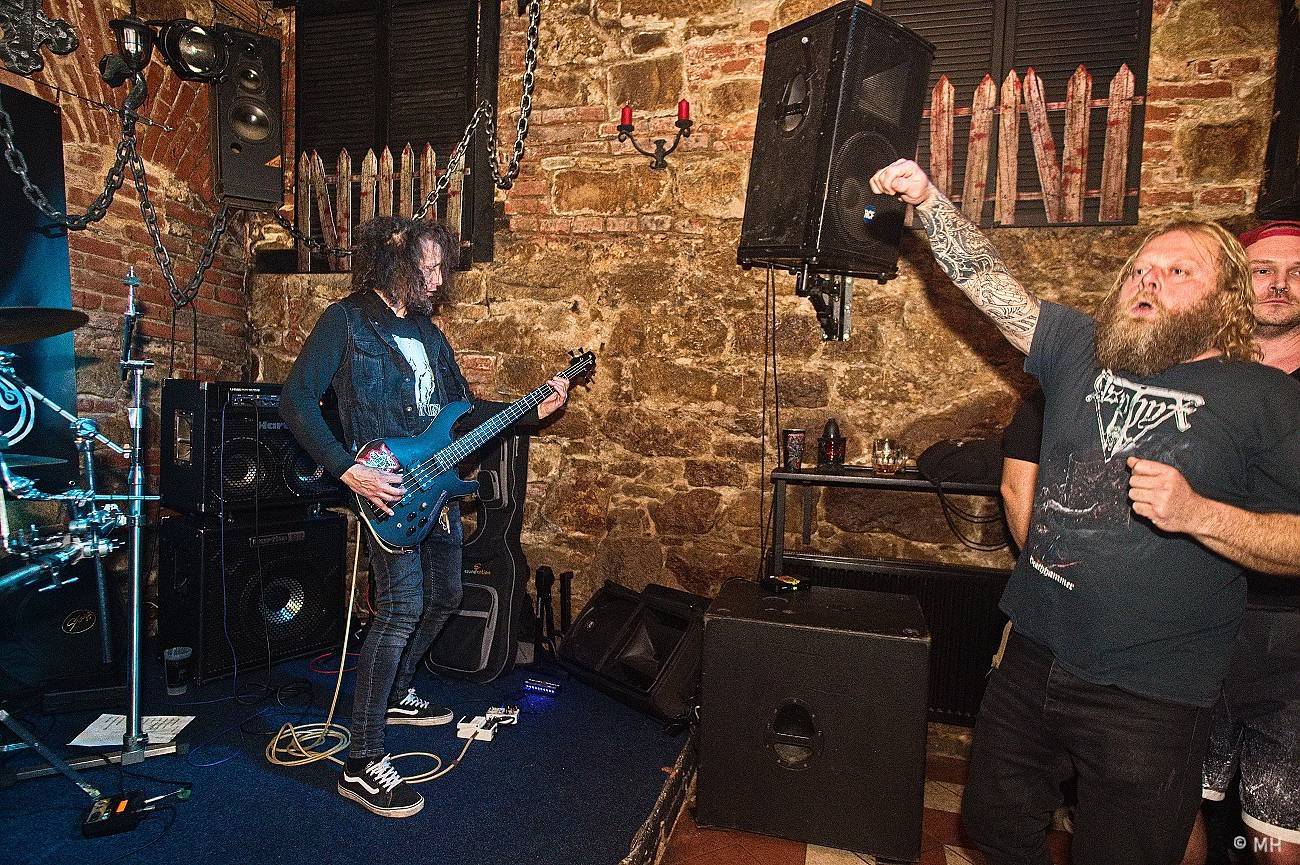 V Plzni se sjeli metalisté, Parlament Club hostil akci Suicide Therapy