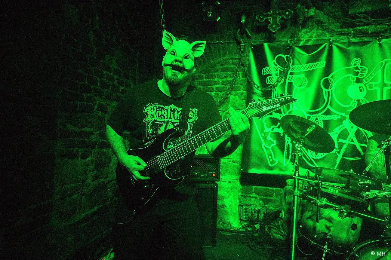 V Plzni se sjeli metalisté, Parlament Club hostil akci Suicide Therapy