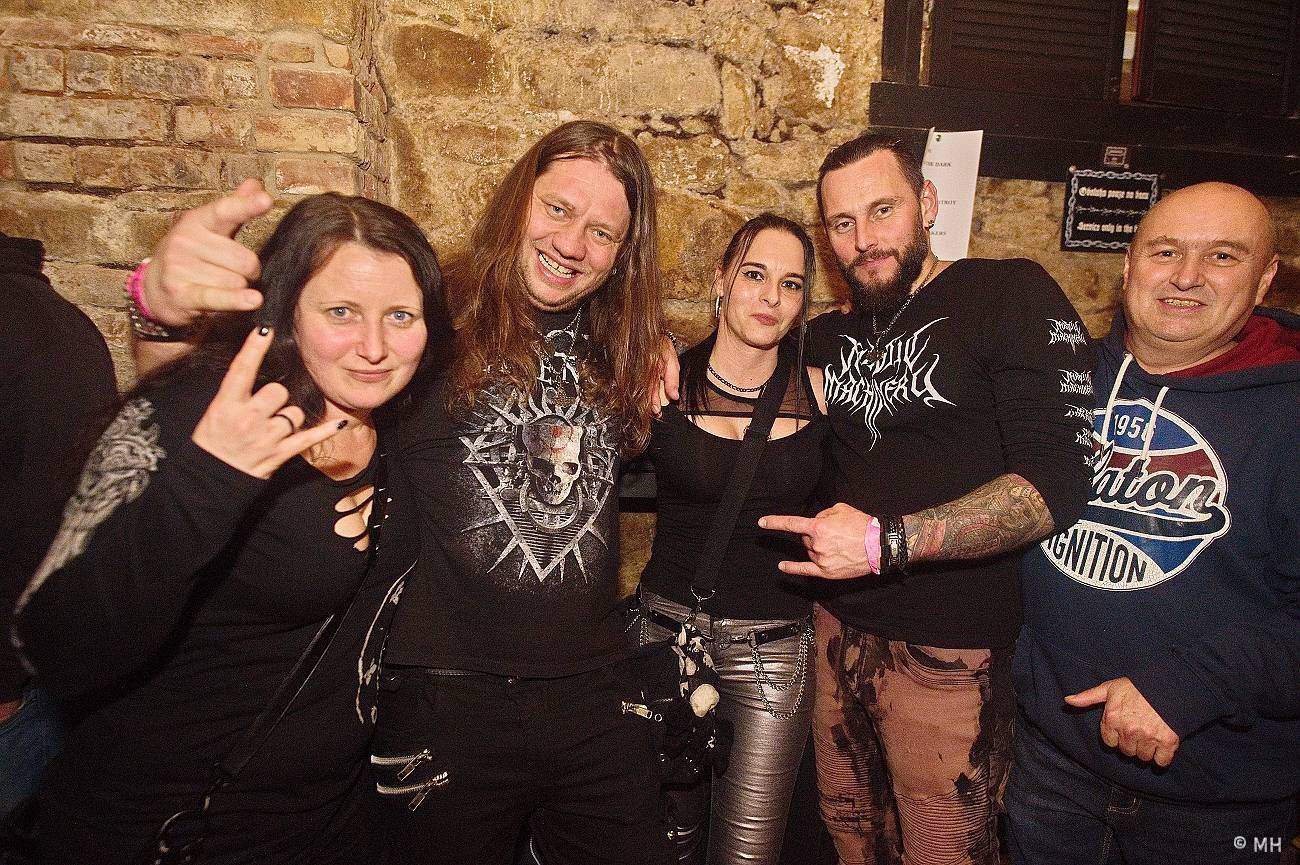 V Plzni se sjeli metalisté, Parlament Club hostil akci Suicide Therapy