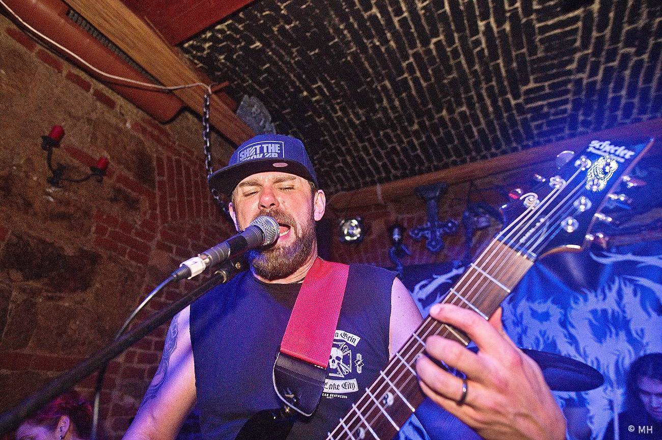 V Plzni se sjeli metalisté, Parlament Club hostil akci Suicide Therapy