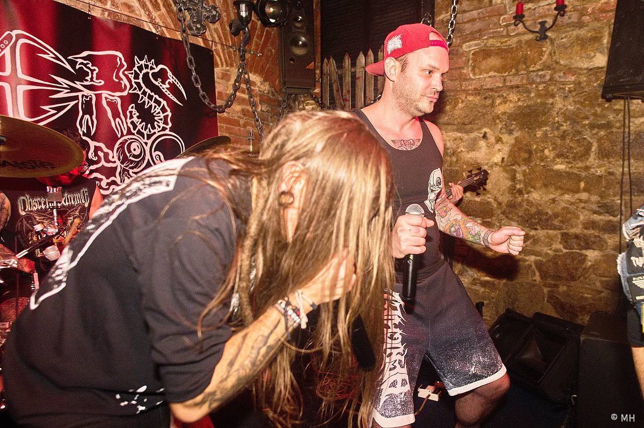 V Plzni se sjeli metalisté, Parlament Club hostil akci Suicide Therapy