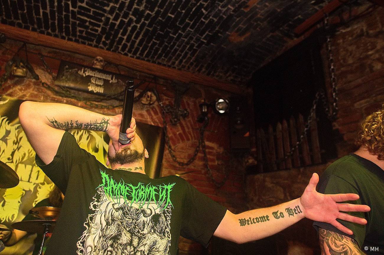 V Plzni se sjeli metalisté, Parlament Club hostil akci Suicide Therapy