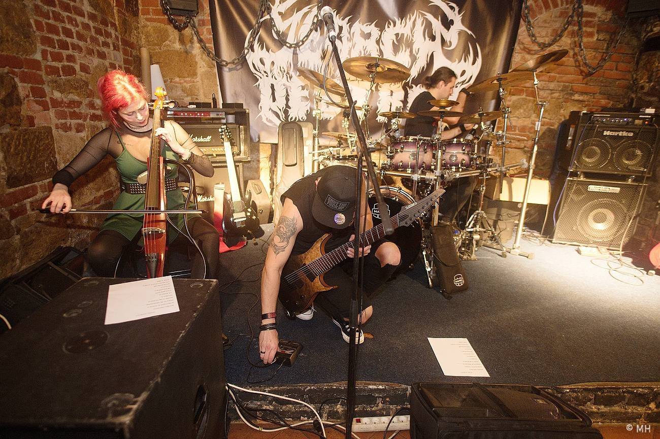 V Plzni se sjeli metalisté, Parlament Club hostil akci Suicide Therapy