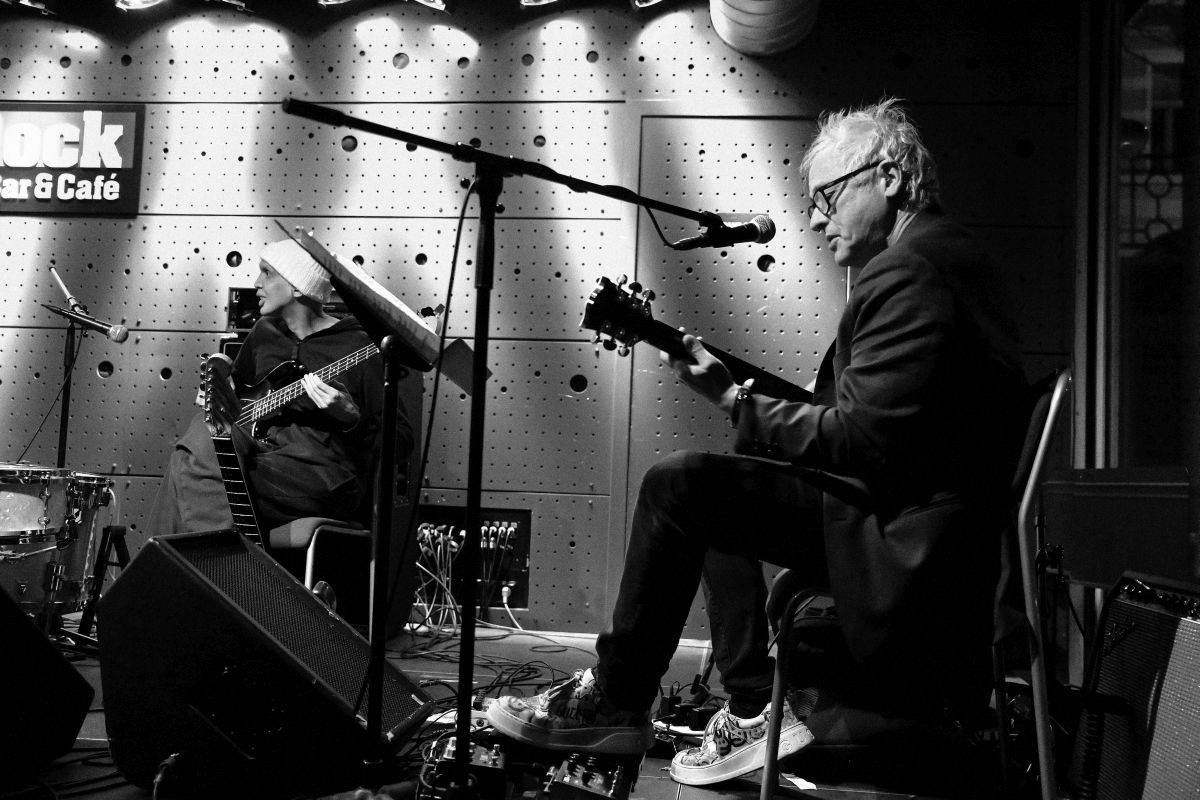 Marc Ribot kouzlil v Jazz Docku, doprovázela ho kapela Ceramic Dog