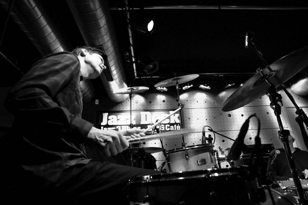 Marc Ribot kouzlil v Jazz Docku, doprovázela ho kapela Ceramic Dog