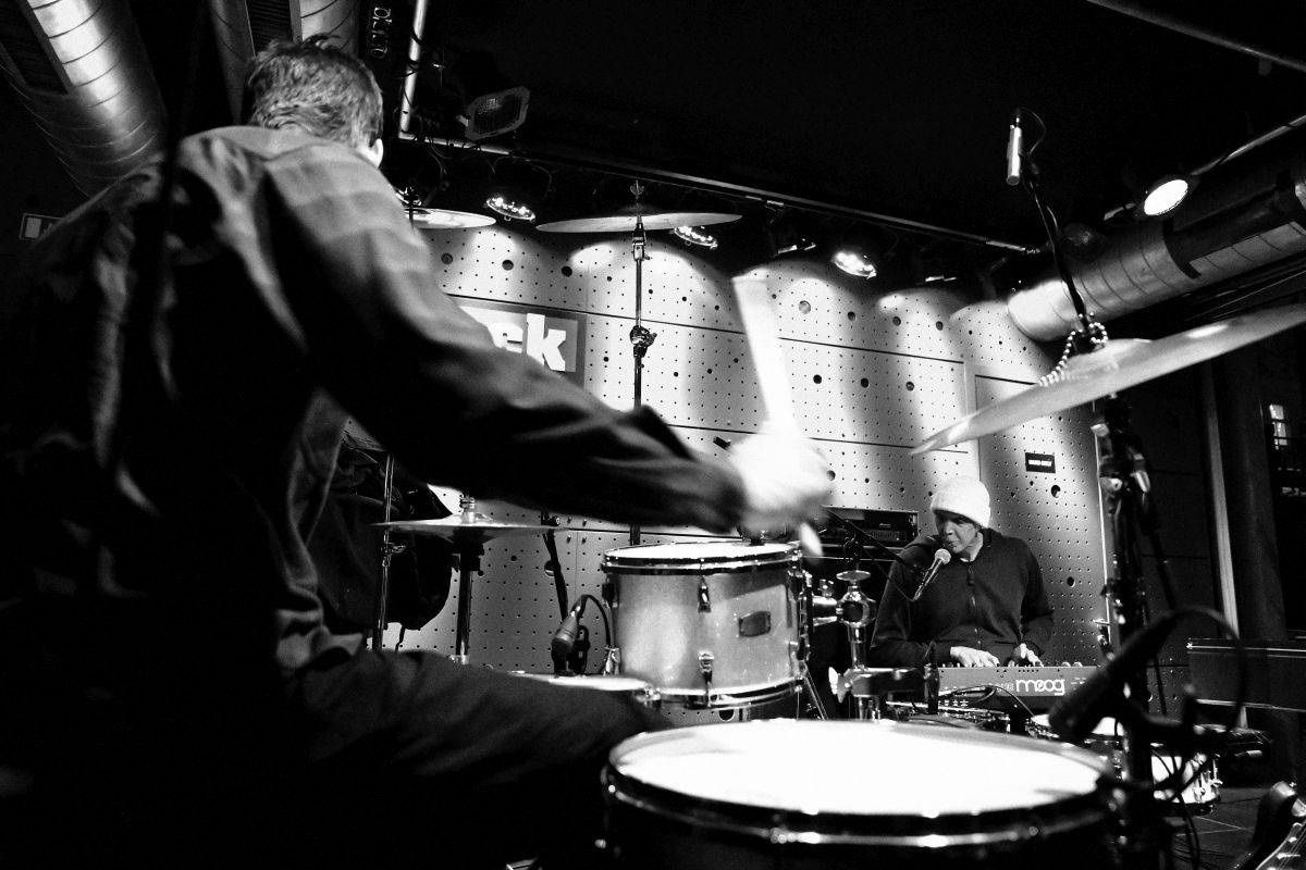 Marc Ribot kouzlil v Jazz Docku, doprovázela ho kapela Ceramic Dog