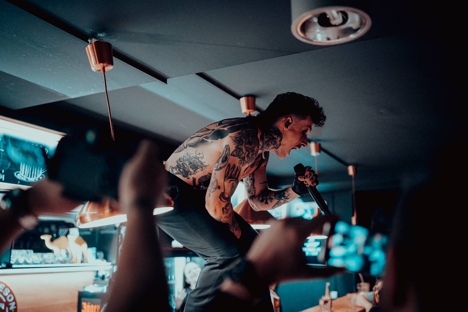 Oslava narozenin Rock Café byla pořádnou divočinou, klubu blahopřáli The Hara a .themayrevolution