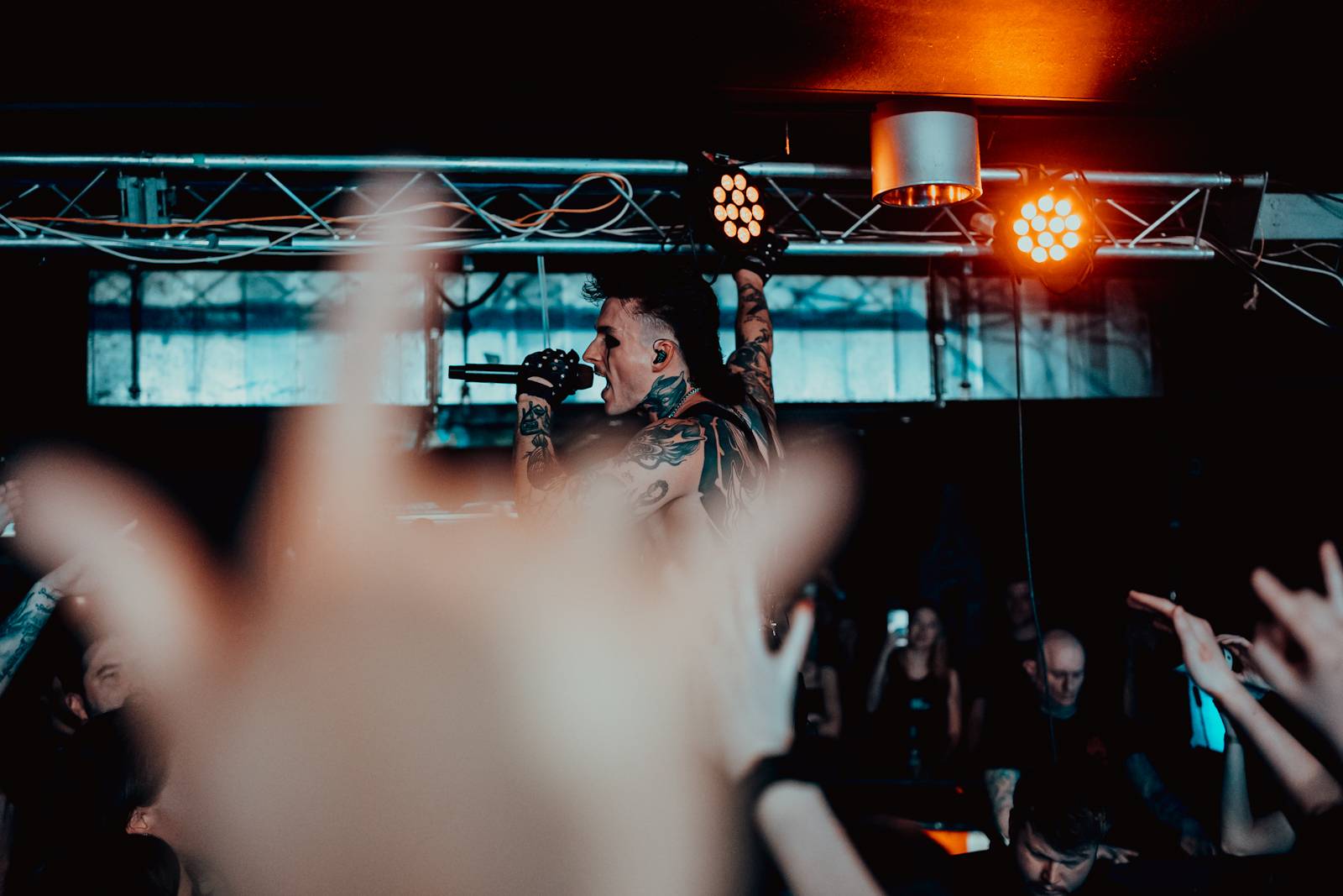 Oslava narozenin Rock Café byla pořádnou divočinou, klubu blahopřáli The Hara a .themayrevolution